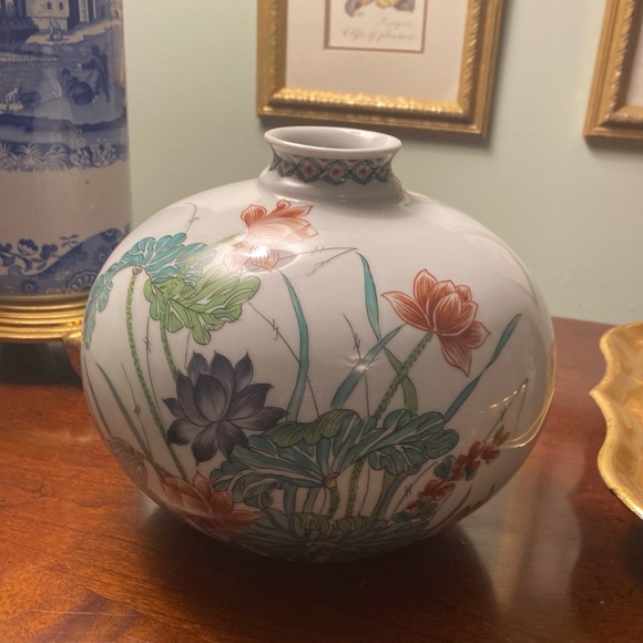 Vintage Limoges Porcelaine de Paris Squat Floral Vase 6 1/2” by 8”wide. Pristine - Picture 2 of 4